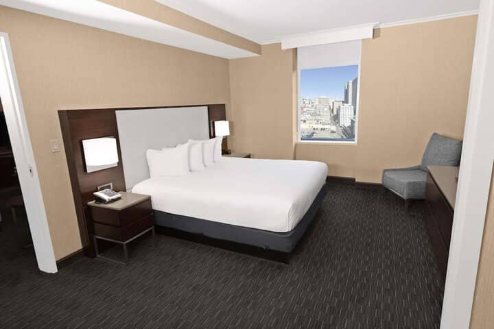 Room 104 of 266