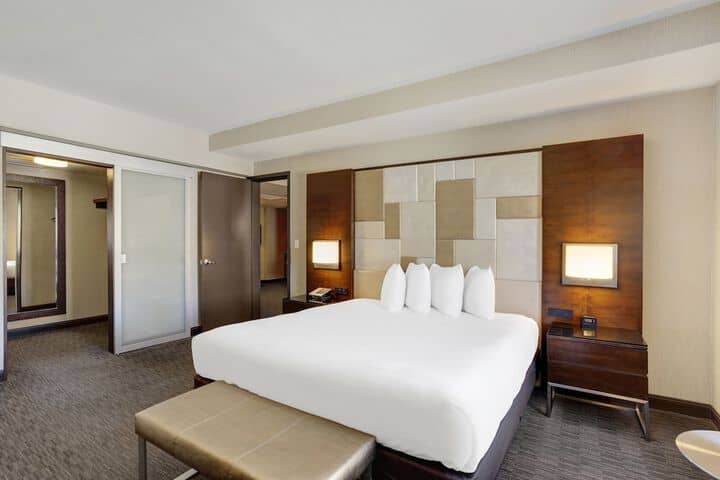 Room 42 of 266