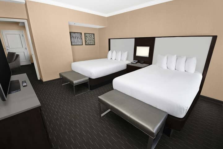 Room 52 of 266
