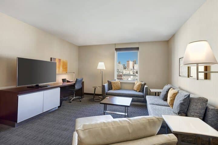 Room 40 of 266