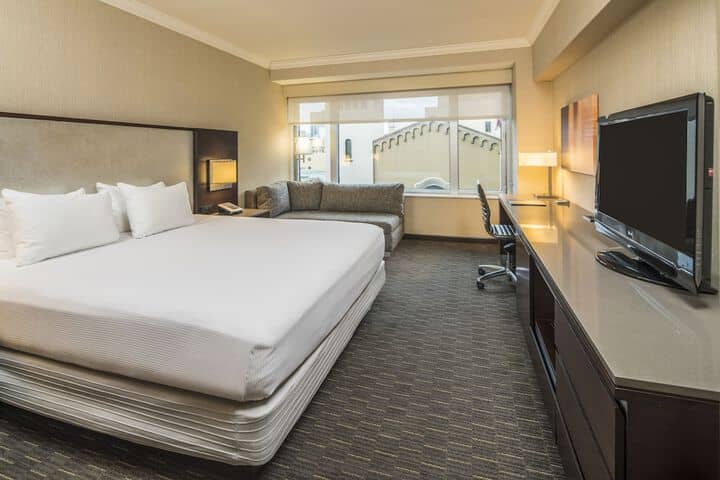 Room 32 of 266