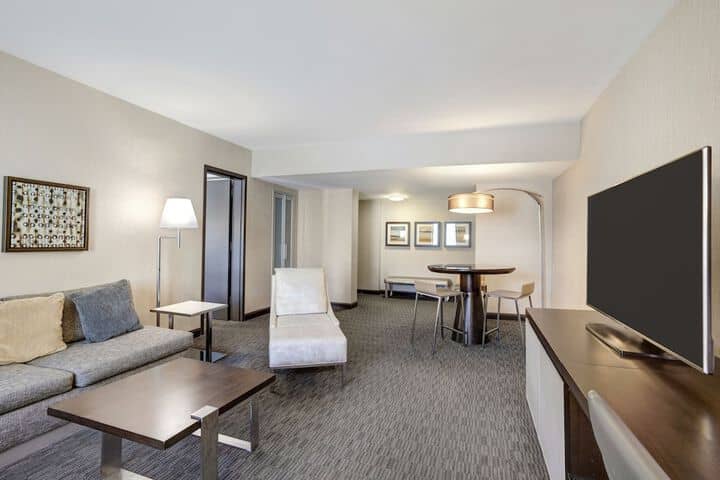 Room 41 of 266