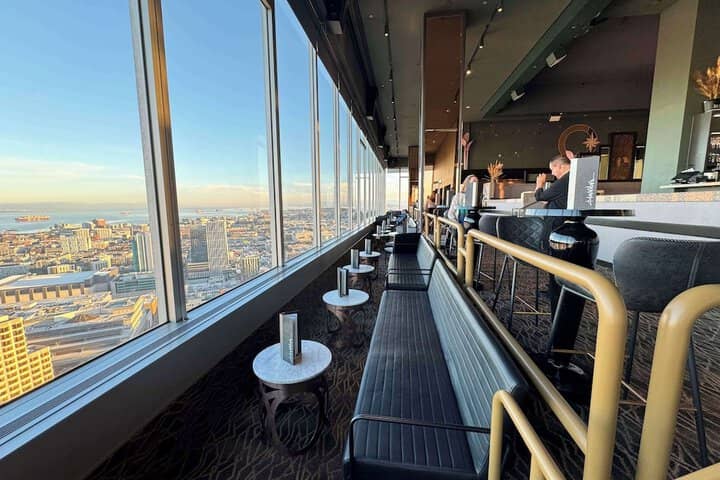 Lounge 218 of 266